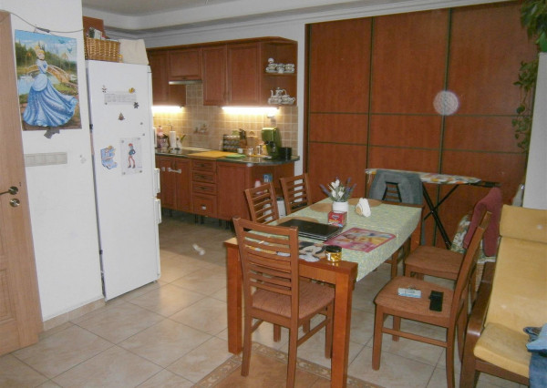 Prenájom 4-izb.byt v rodinnom dome; novostavba; detské ihrisko ; obec Láb