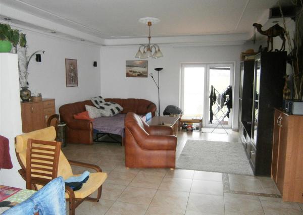 Prenájom 4-izb.byt v rodinnom dome; novostavba; detské ihrisko ; obec Láb