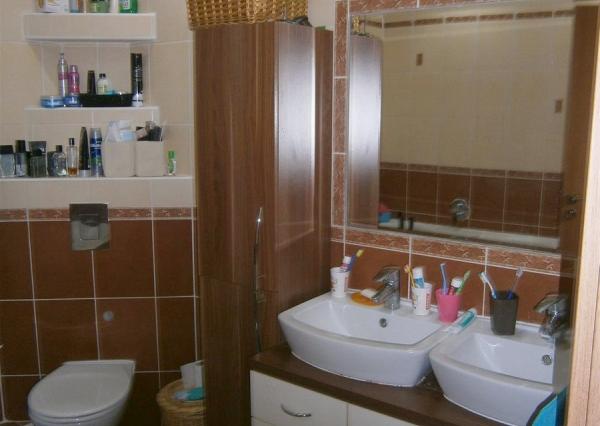 Prenájom 4-izb.byt v rodinnom dome; novostavba; detské ihrisko ; obec Láb