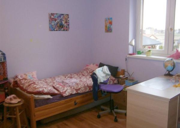 Prenájom 4-izb.byt v rodinnom dome; novostavba; detské ihrisko ; obec Láb