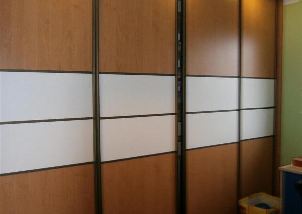 Prenájom 4-izb.byt v rodinnom dome; novostavba; detské ihrisko ; obec Láb