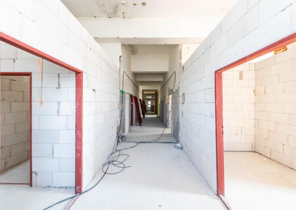 Exkluzívne na predaj budova s obrovským potenciálom v obci Oborín!