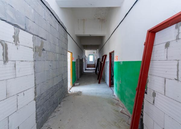 Exkluzívne na predaj budova s obrovským potenciálom v obci Oborín!