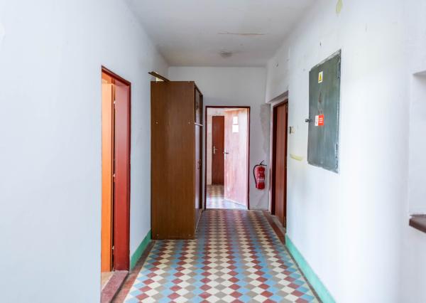 Exkluzívne na predaj budova s obrovským potenciálom v obci Oborín!