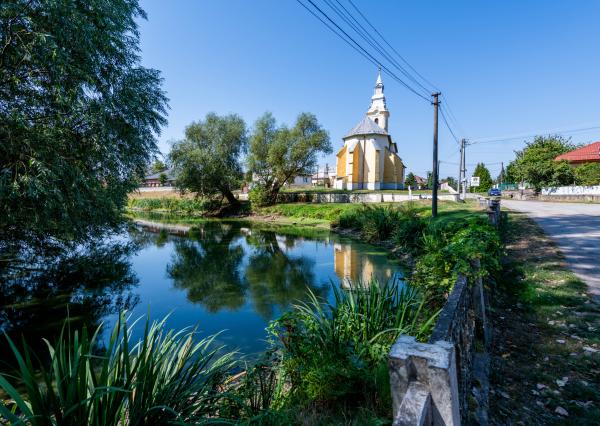 Exkluzívne na predaj budova s obrovským potenciálom v obci Oborín!