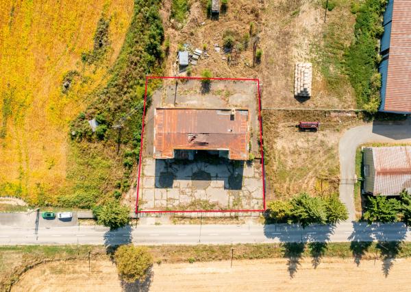 Exkluzívne na predaj budova s obrovským potenciálom v obci Oborín!