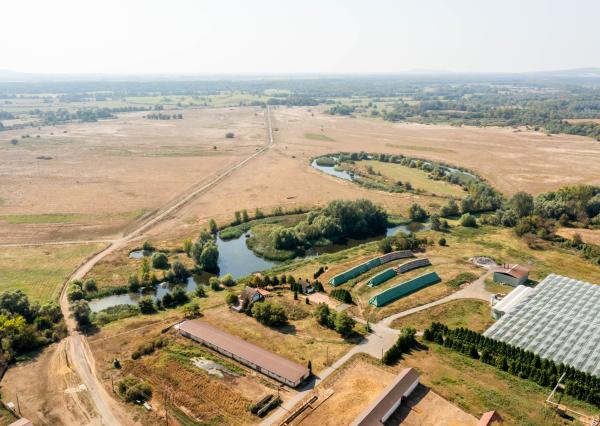 Exkluzívne na predaj budova s obrovským potenciálom v obci Oborín!