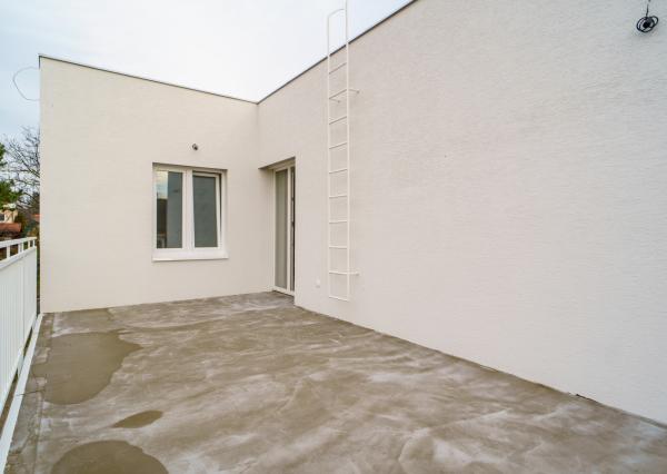 NA PREDAJ KOMPLETNE ZREKONŠTRUOVANÝ 3-podlažný rodinný dom,  Prídavková ulica, Záhorská Bystrica