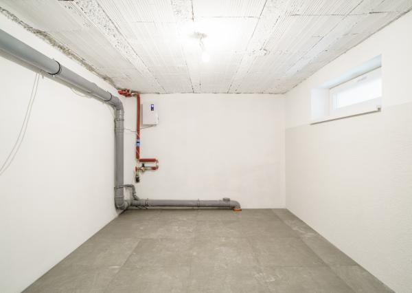 NA PREDAJ KOMPLETNE ZREKONŠTRUOVANÝ 3-podlažný rodinný dom,  Prídavková ulica, Záhorská Bystrica