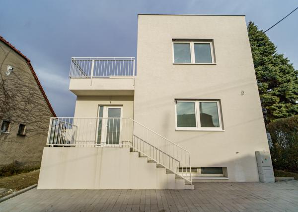 NA PREDAJ KOMPLETNE ZREKONŠTRUOVANÝ 3-podlažný rodinný dom,  Prídavková ulica, Záhorská Bystrica