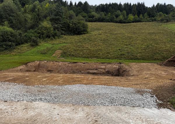 Stavebný pozemok s projektom na 5izbovú chatu a platným stavebným povolením