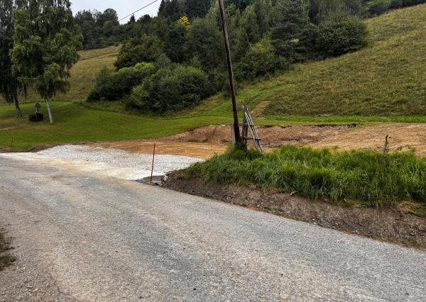 Stavebný pozemok s projektom na 5izbovú chatu a platným stavebným povolením