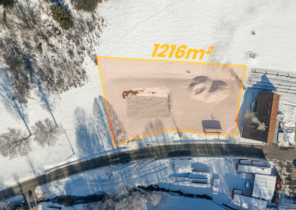 Stavebný pozemok s projektom na 5izbovú chatu a platným stavebným povolením