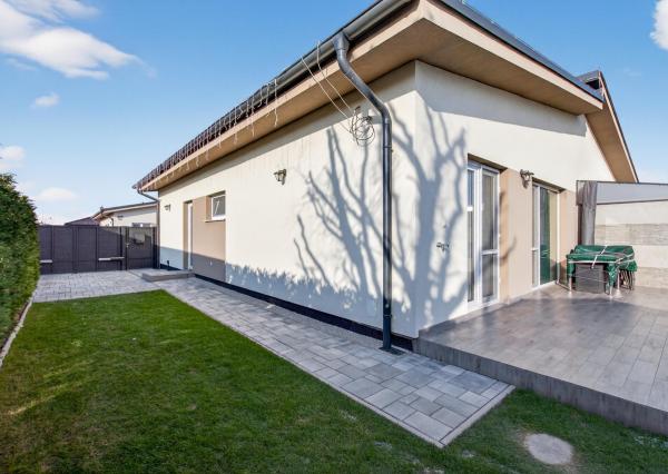 Predaj 4-izbový rodinný dom, novostavba, pozemok 302 m2, Láb, Malacky