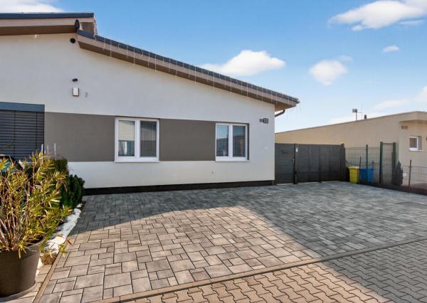 Predaj 4-izbový rodinný dom, novostavba, pozemok 302 m2, Láb, Malacky