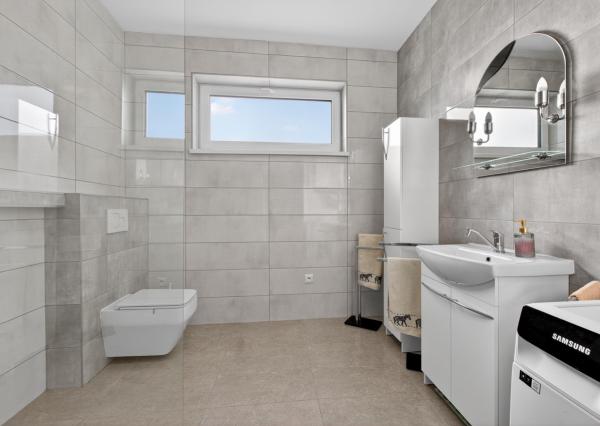 Predaj 4-izbový rodinný dom, novostavba, pozemok 302 m2, Láb, Malacky