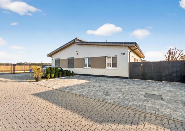 Predaj 4-izbový rodinný dom, novostavba, pozemok 302 m2, Láb, Malacky