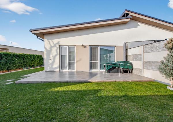 Predaj 4-izbový rodinný dom, novostavba, pozemok 302 m2, Láb, Malacky