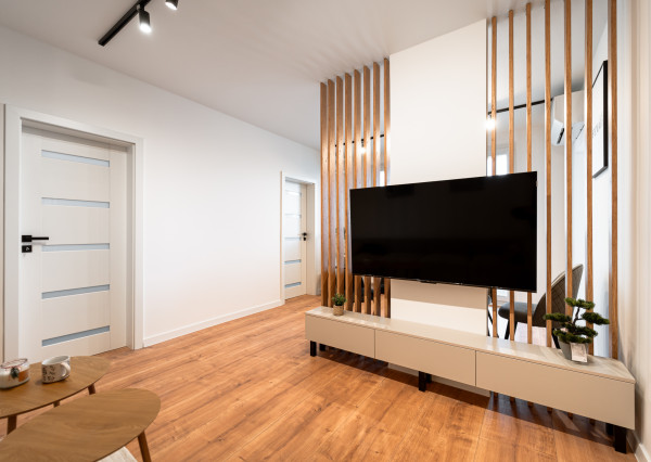 Ponúkame Vám novozrekonštruovaný 4i byt s loggiou na 5. poschodí pri Novej nemocnici.