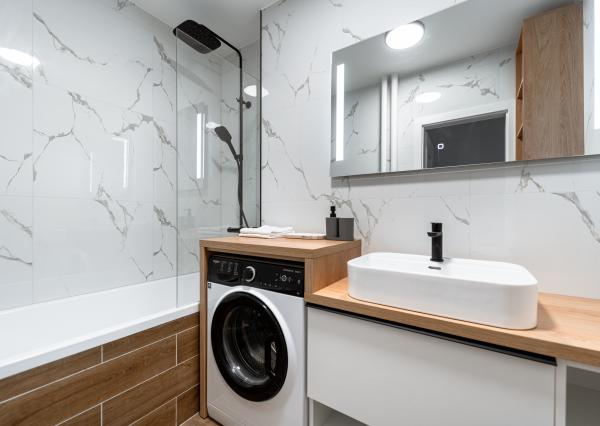 Ponúkame Vám novozrekonštruovaný 4i byt s loggiou na 5. poschodí pri Novej nemocnici.