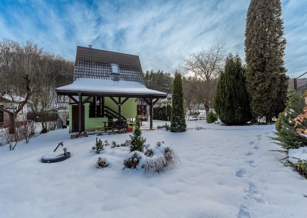Ponúkame Vám na predaj krásnu murovanú dvojpodlažnú chatu v Košickej Novej Vsi.