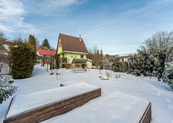 Ponúkame Vám na predaj krásnu murovanú dvojpodlažnú chatu v Košickej Novej Vsi.