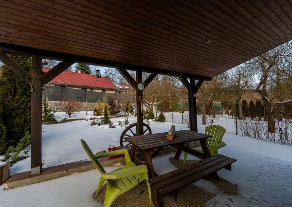 Ponúkame Vám na predaj krásnu murovanú dvojpodlažnú chatu v Košickej Novej Vsi.