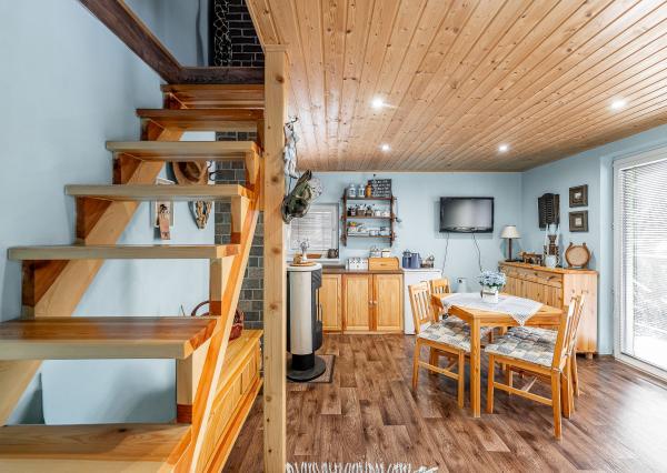 Ponúkame Vám na predaj krásnu murovanú dvojpodlažnú chatu v Košickej Novej Vsi.