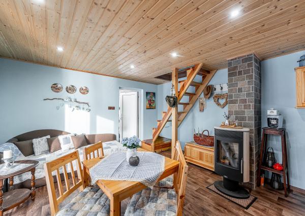 Ponúkame Vám na predaj krásnu murovanú dvojpodlažnú chatu v Košickej Novej Vsi.