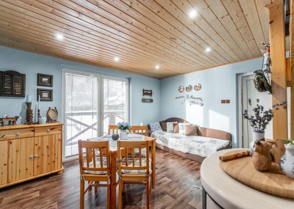 Ponúkame Vám na predaj krásnu murovanú dvojpodlažnú chatu v Košickej Novej Vsi.