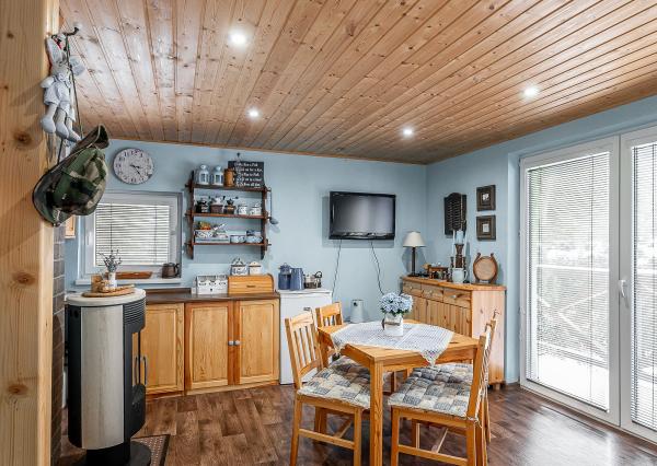 Ponúkame Vám na predaj krásnu murovanú dvojpodlažnú chatu v Košickej Novej Vsi.