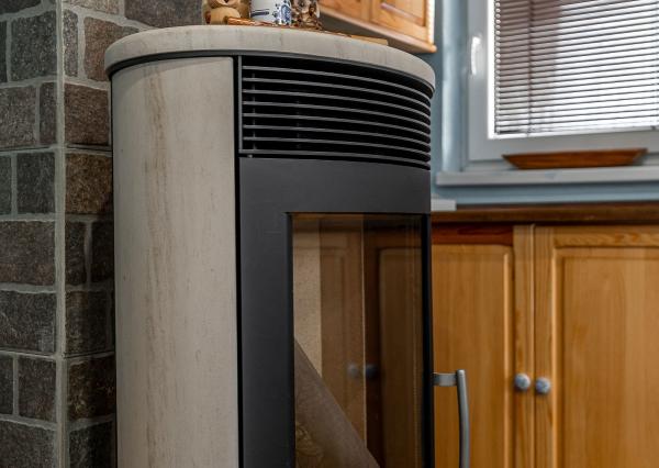 Ponúkame Vám na predaj krásnu murovanú dvojpodlažnú chatu v Košickej Novej Vsi.