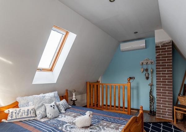 Ponúkame Vám na predaj krásnu murovanú dvojpodlažnú chatu v Košickej Novej Vsi.