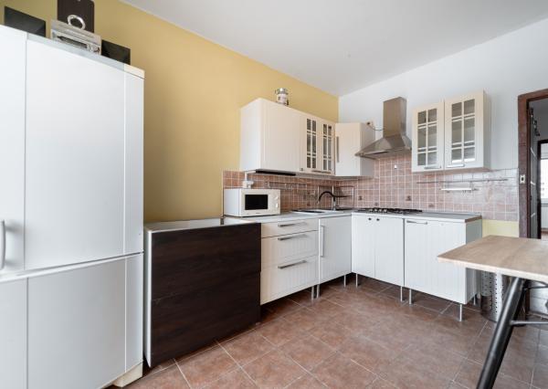 Ponúkame Vám priestranný 4i byt s loggiou na 7. poschodí na sídlisku KVP – Klimkovičova ul.