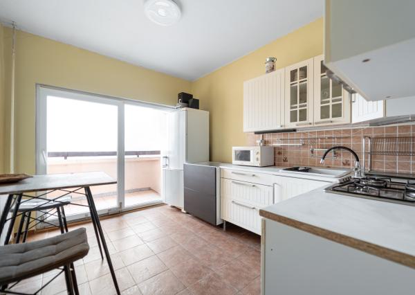 Ponúkame Vám priestranný 4i byt s loggiou na 7. poschodí na sídlisku KVP – Klimkovičova ul.