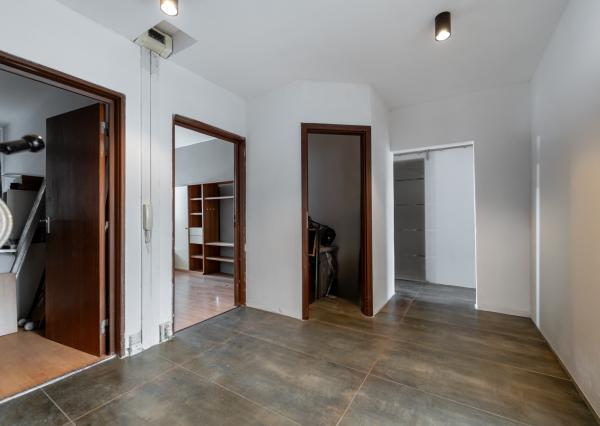 Ponúkame Vám priestranný 4i byt s loggiou na 7. poschodí na sídlisku KVP – Klimkovičova ul.