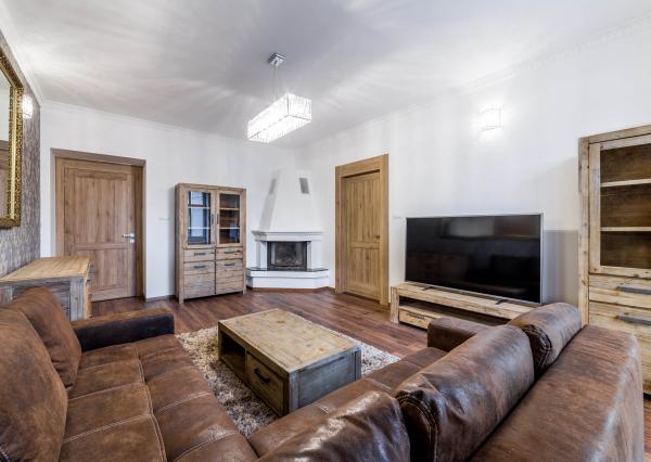 5-izbový byt na prenájom, historické centrum Košíc s parkovaním, 200m2