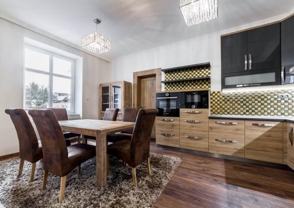 5-izbový byt na prenájom, historické centrum Košíc s parkovaním, 200m2