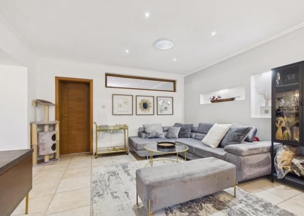 REZERVOVANÉ - Predaj rodinný dom s garážou, pozemok 406 m2, Široká ulica, Skalica