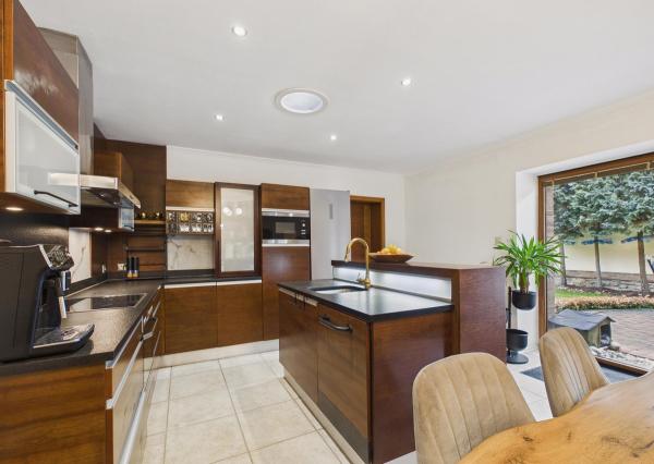 REZERVOVANÉ - Predaj rodinný dom s garážou, pozemok 406 m2, Široká ulica, Skalica