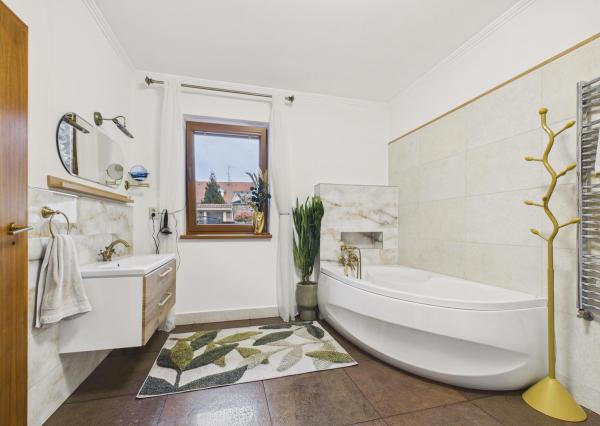 REZERVOVANÉ - Predaj rodinný dom s garážou, pozemok 406 m2, Široká ulica, Skalica