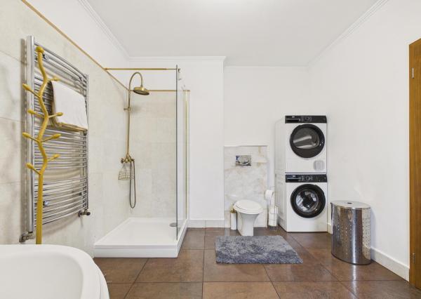 REZERVOVANÉ - Predaj rodinný dom s garážou, pozemok 406 m2, Široká ulica, Skalica