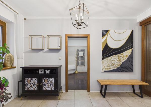 REZERVOVANÉ - Predaj rodinný dom s garážou, pozemok 406 m2, Široká ulica, Skalica