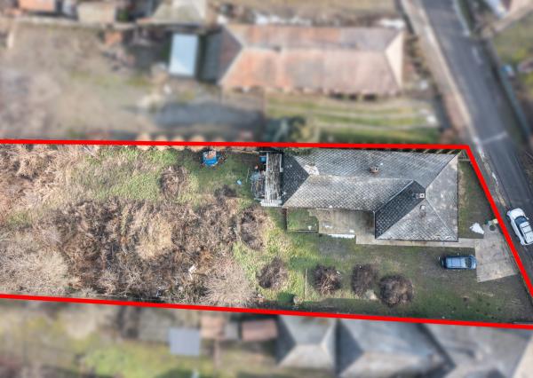 EXKLUZÍVNE vám ponúkame na predaj  rodinný dom v pôvodnom stave v obci Karcsa (Maďarsko)