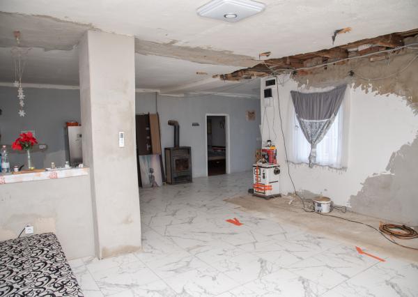 EXKLUZÍVNE vám ponúkame na predaj  rodinný dom v pôvodnom stave v obci Karcsa (Maďarsko)