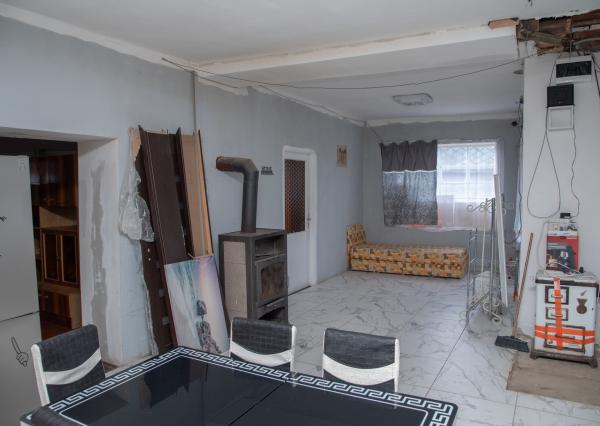 EXKLUZÍVNE vám ponúkame na predaj  rodinný dom v pôvodnom stave v obci Karcsa (Maďarsko)