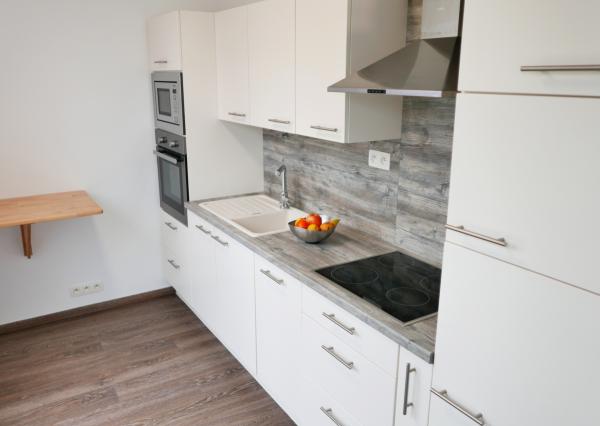 Ponúkame na prenájom 2-izbový byt 60,80m2 v projekte Viktória-Košická ul. Ba s parkovaním v garáži