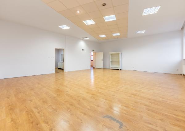 PONUKA PRENÁJMU OBCHODNÝCH PRIESTOROV V CÍFERI • 80 m2 v polyfunkčnej budove v centre dediny