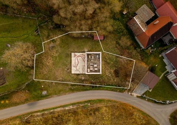 EXKLUZÍVNE NA PREDAJ: Rozostavaný rodinný dom v obci Ilija, okres Banská Štiavnica