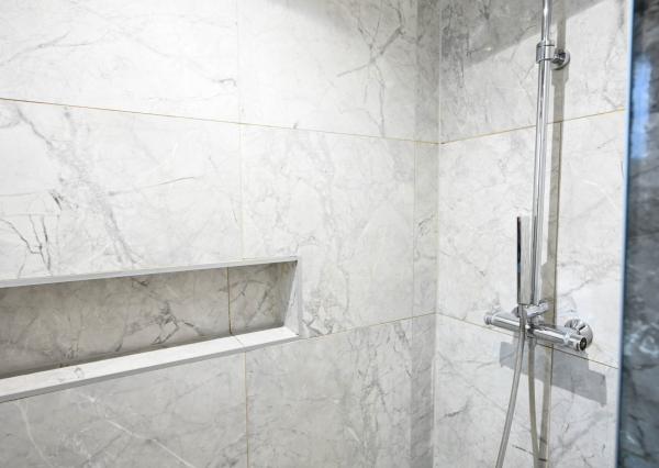 PREDAJ, INVESTIČNÁ NEHNUTEĽNOSŤ S OKAMŽITÝM VÝNOSOM, RODINNÝ DOM – 3 BYTOVÉ JEDNOTKY POD JEDNOU STRECHOU, Hlohovec